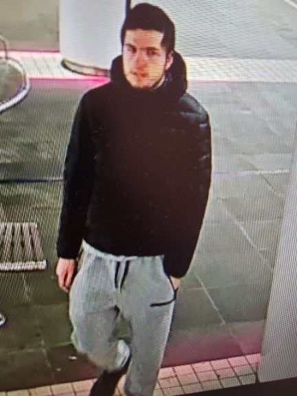 Politie zoekt man na aanranding metrostation Marconiplein