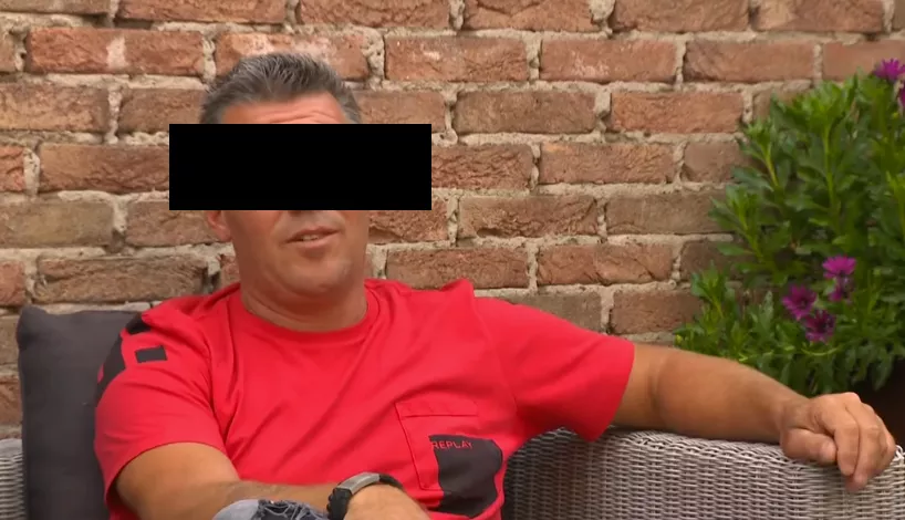 De vader van zanger Mart Hoogkamer is vrijgelaten na zijn arrestatie voor een bedreiging in Leiden.