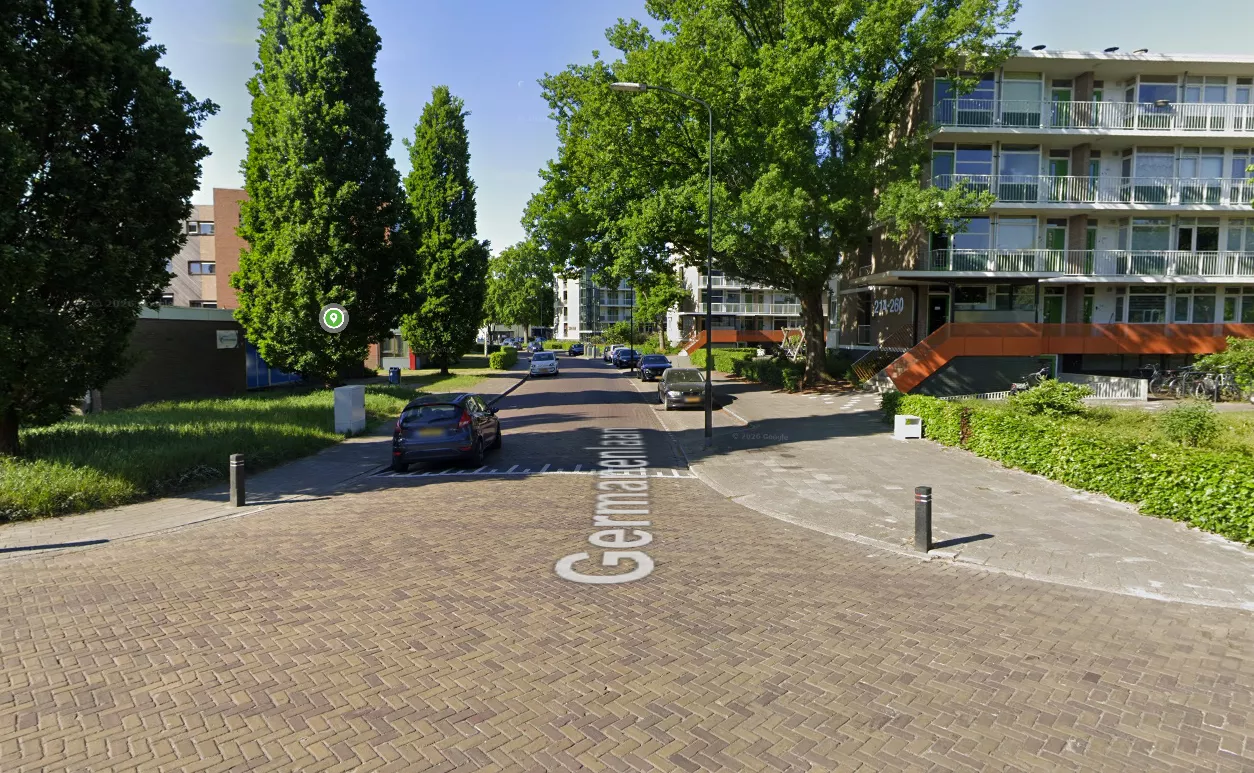 Verdachte met ingepakte handen afgevoerd na brute steekpartij in flat Apeldoorn