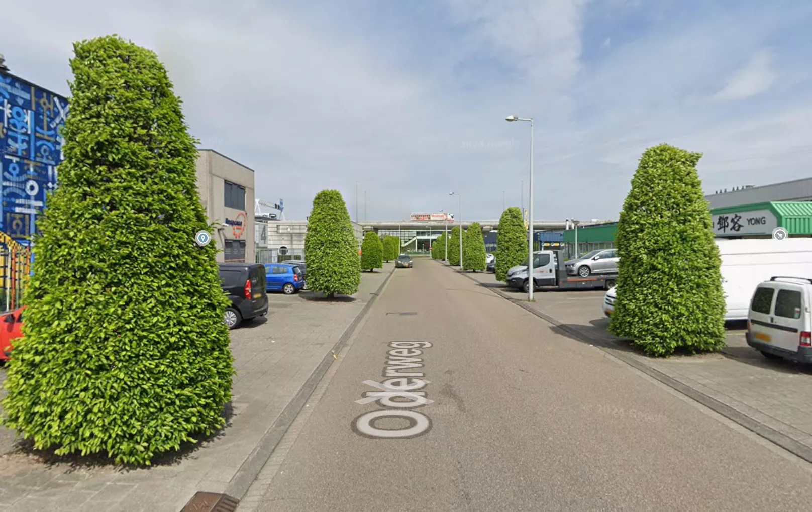 Politie-inzet in de avond op het bedrijventerrein aan de Oderweg in Amsterdam-Sloterdijk, waar een langslepend conflict uitmondde in een wilde schietpartij.