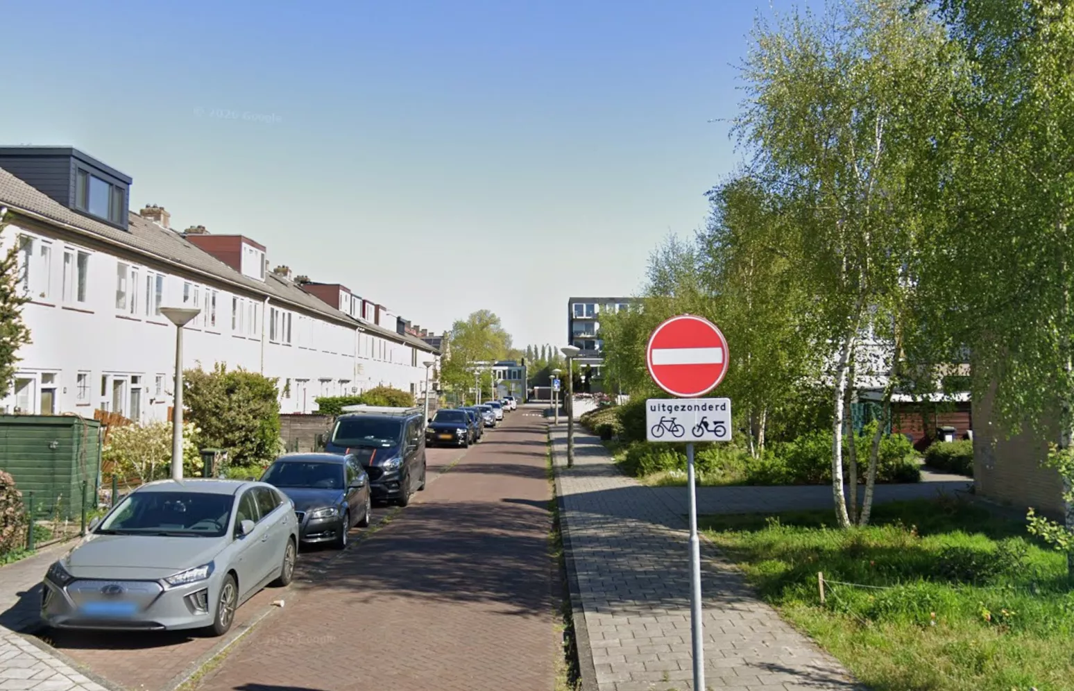 Politieonderzoek in de nacht aan de Geert Grootestraat in de Amsterdamse Confuciusbuurt, waar een 17-jarige jongen op straat werd neergeschoten.