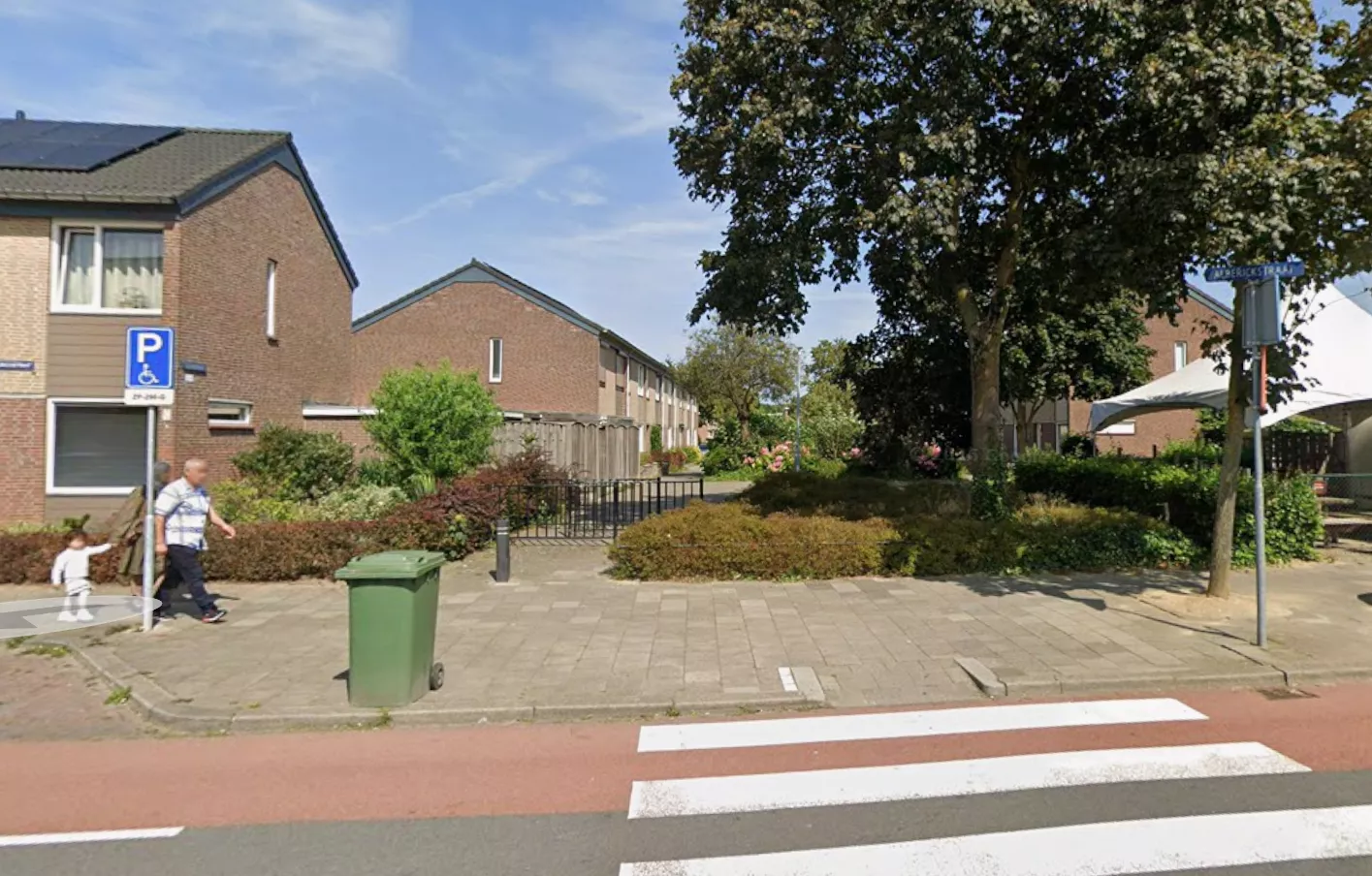 Forensisch politieonderzoek in de wijk Blerick, waar de 14-jarige Nour op gruwelijke wijze om het leven kwam in haar ouderlijk huis.