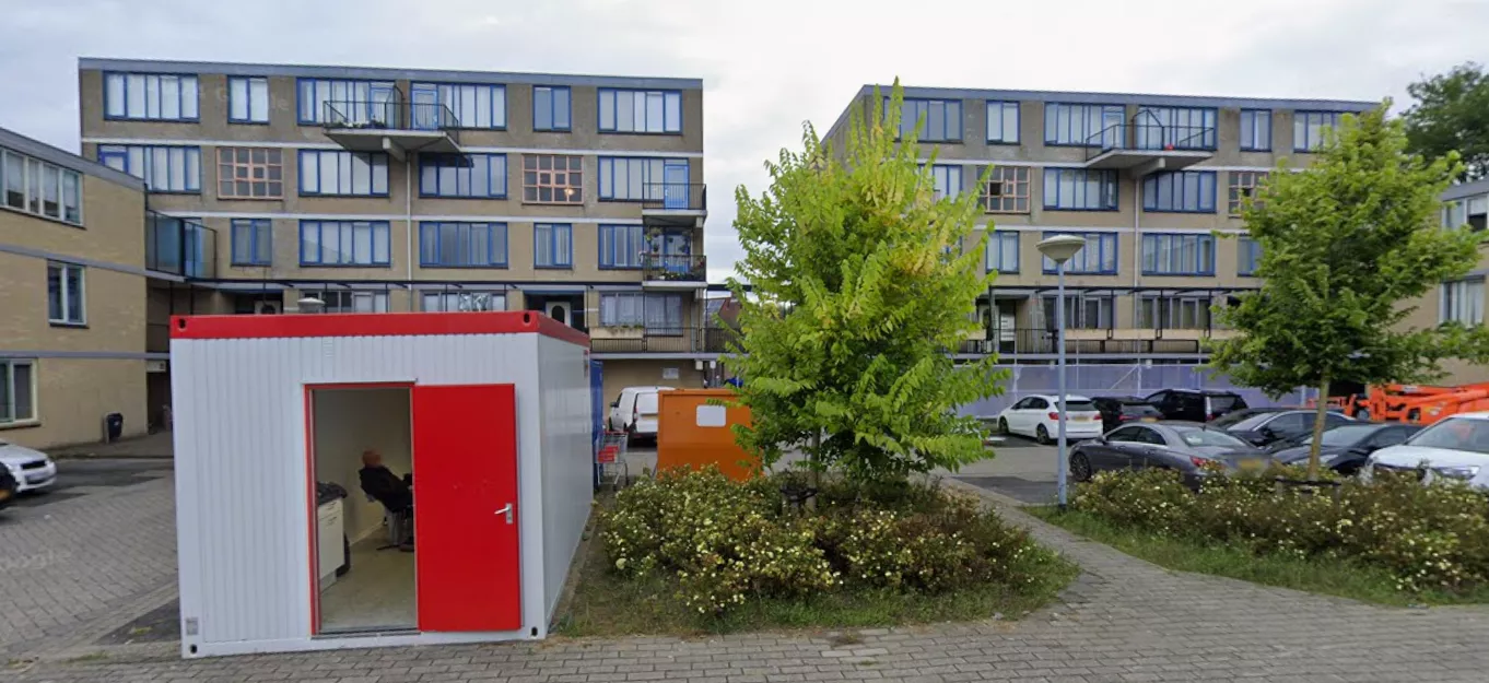 Aanzicht van de rechtbank, waar de nabestaanden van een in Hoofddorp vermoorde vrouw onverwachts met gruwelijke feiten werden geconfronteerd door het OM.
