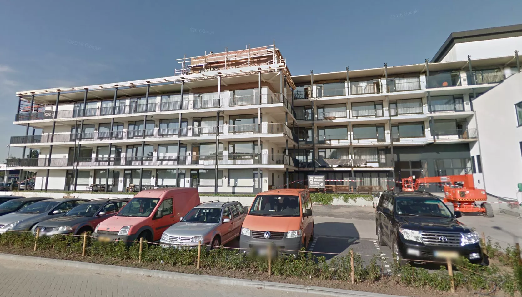 De buitenkant van het Van der Valk-hotel in Tiel, de locatie waar de zware mishandeling eind 2025 plaatsvond.