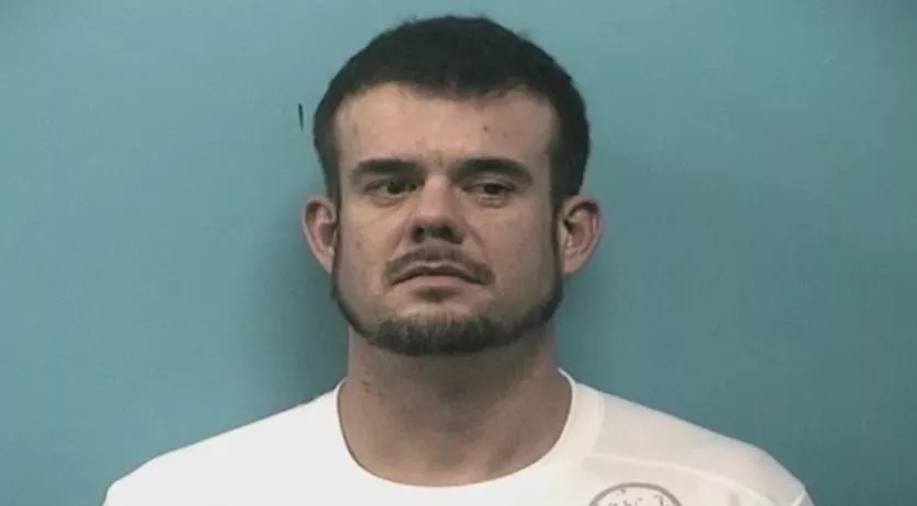 Een officiële politiefoto (mugshot) van Joran van der Sloot voor een lengtekaart.