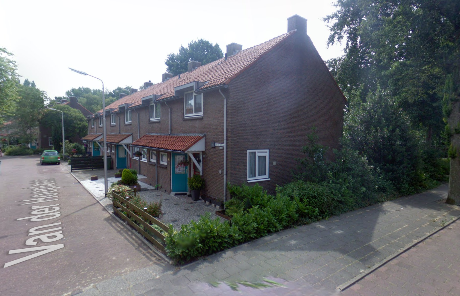 De buitenkant van de woning aan de Van der Hooplaan 86 in Amstelveen waar Anton van Tienhoven in 2004 werd gevonden.