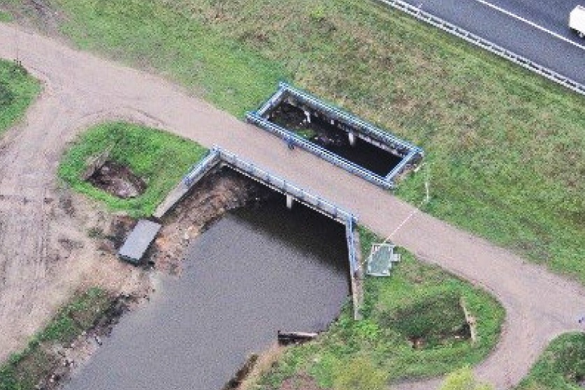 De oever van de Dommel onder het viaduct van de A2 (Eindhoven-Den Bosch) bij Liempde, de exacte vindplaats van het babylijkje in 2012.