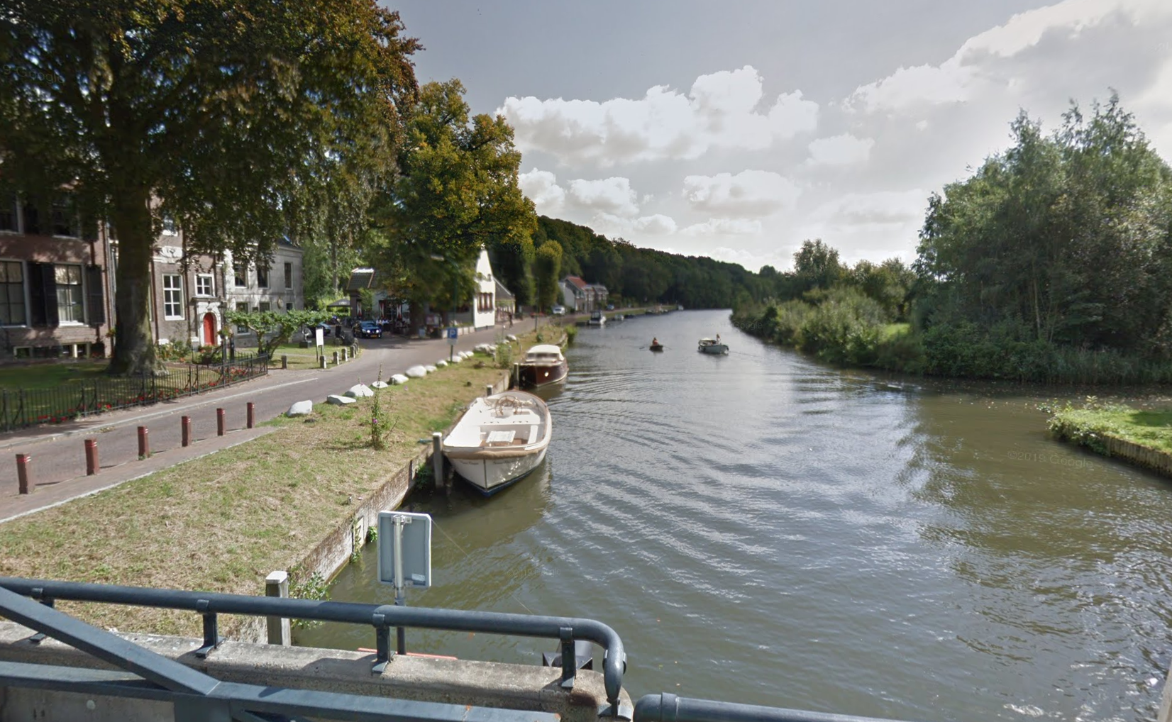 Zicht op de rivier de Vecht ter hoogte van Oud-Zuilen in de gemeente Stichtse Vecht, waar op 20 december 2015 het lichaam van de onbekende man werd aangetroffen.