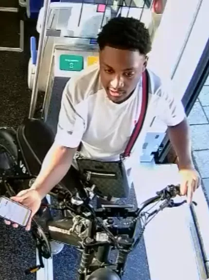 Politie zoekt agressieve fatbiker die treinconducteur in gezicht sloeg op station Moerwijk - foto 2