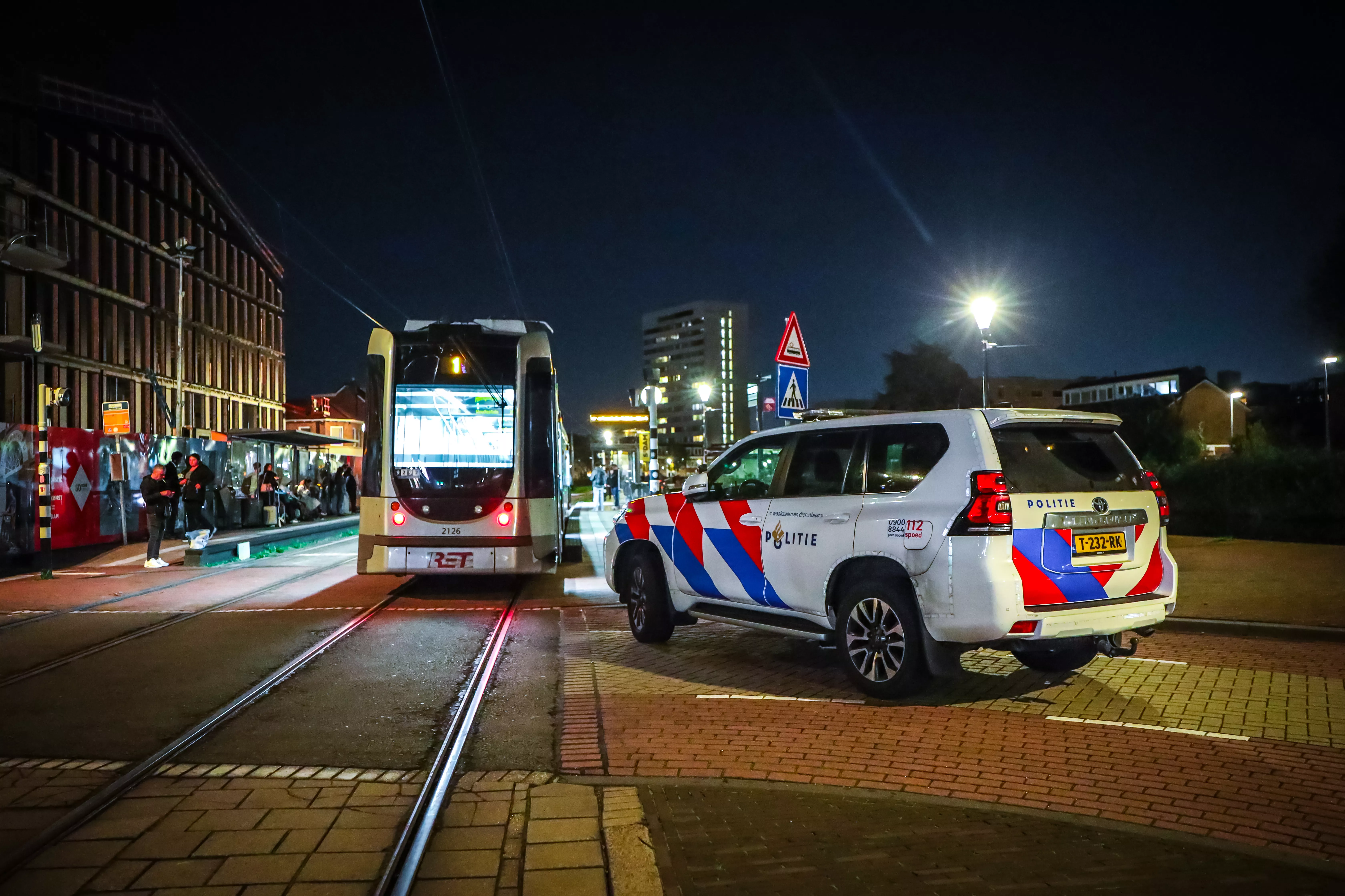 19-jarige man neergestoken bij vechtpartij op Stationsplein in Schiedam - foto 9