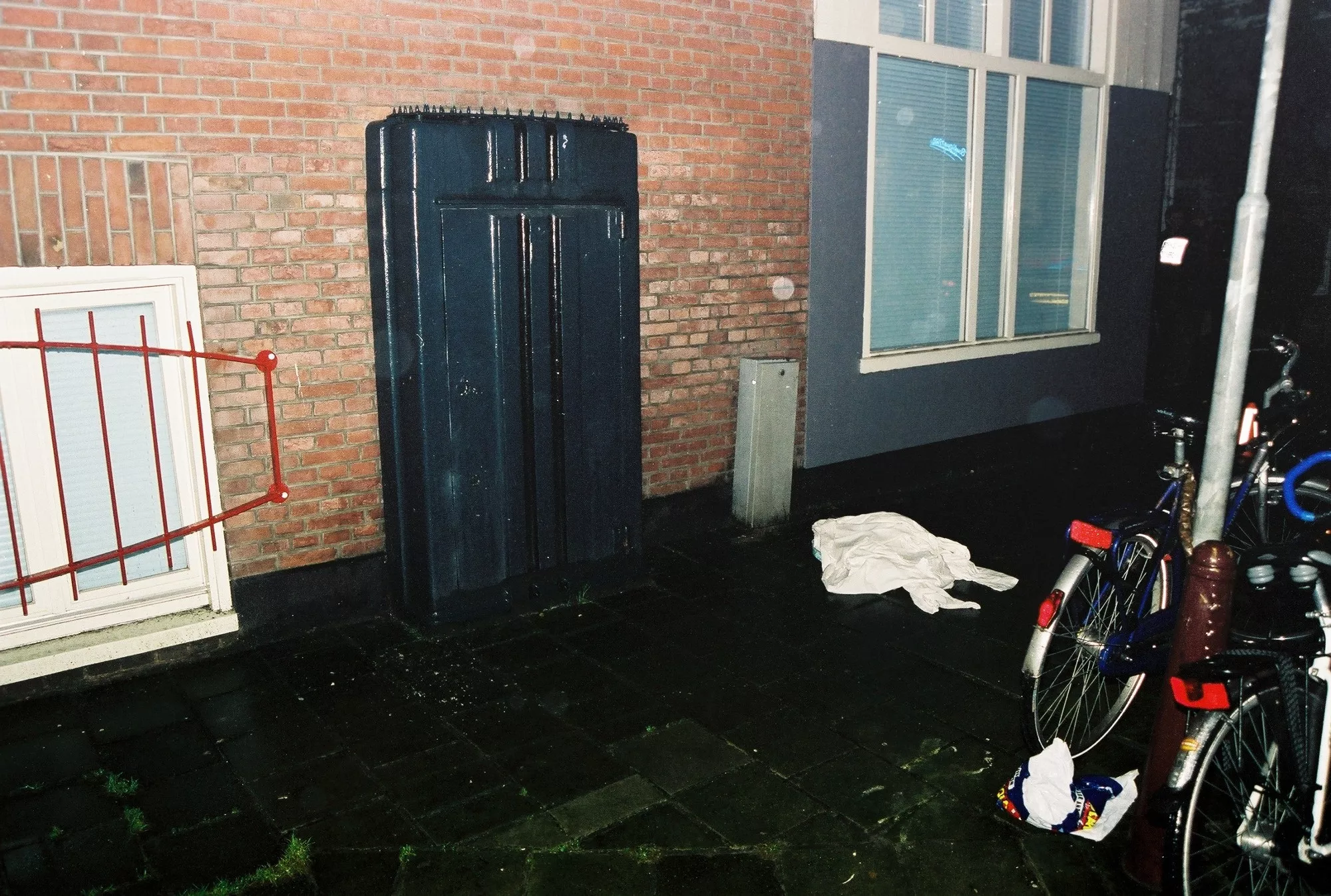 Cold Case: Onbekende overleden baby in plastic tas aan de Karthuizerstraat in Amsterdam (2000) - foto 1