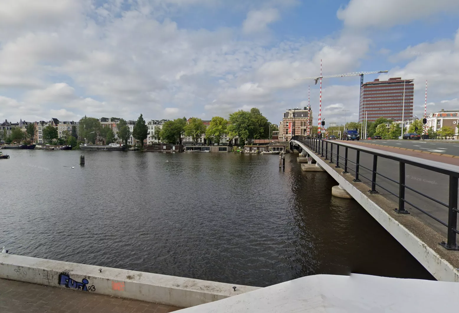 Ongeïdentificeerde dode: Wie kent deze man gevonden bij de Torontobrug aan de Amsteldijk in Amsterdam? - foto 1