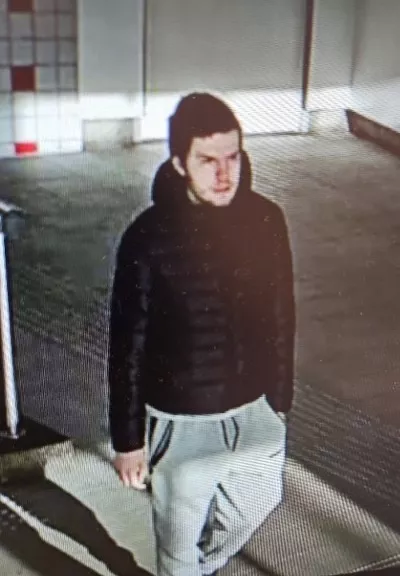 WIE IS DEZE MAN? AANRANDING OP METROSTATION MARCONIPLEIN IN ROTTERDAM - foto 1