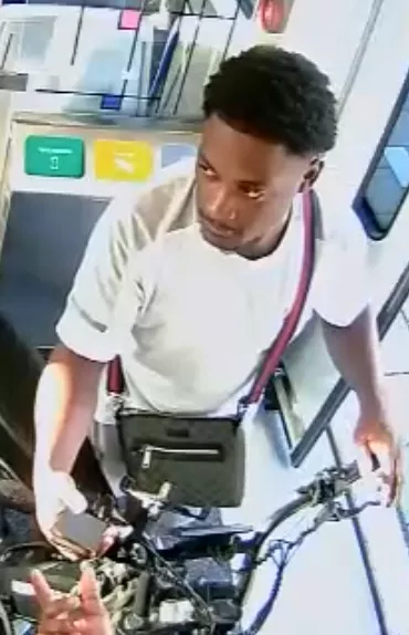 Politie zoekt agressieve fatbiker die treinconducteur in gezicht sloeg op station Moerwijk - foto 1