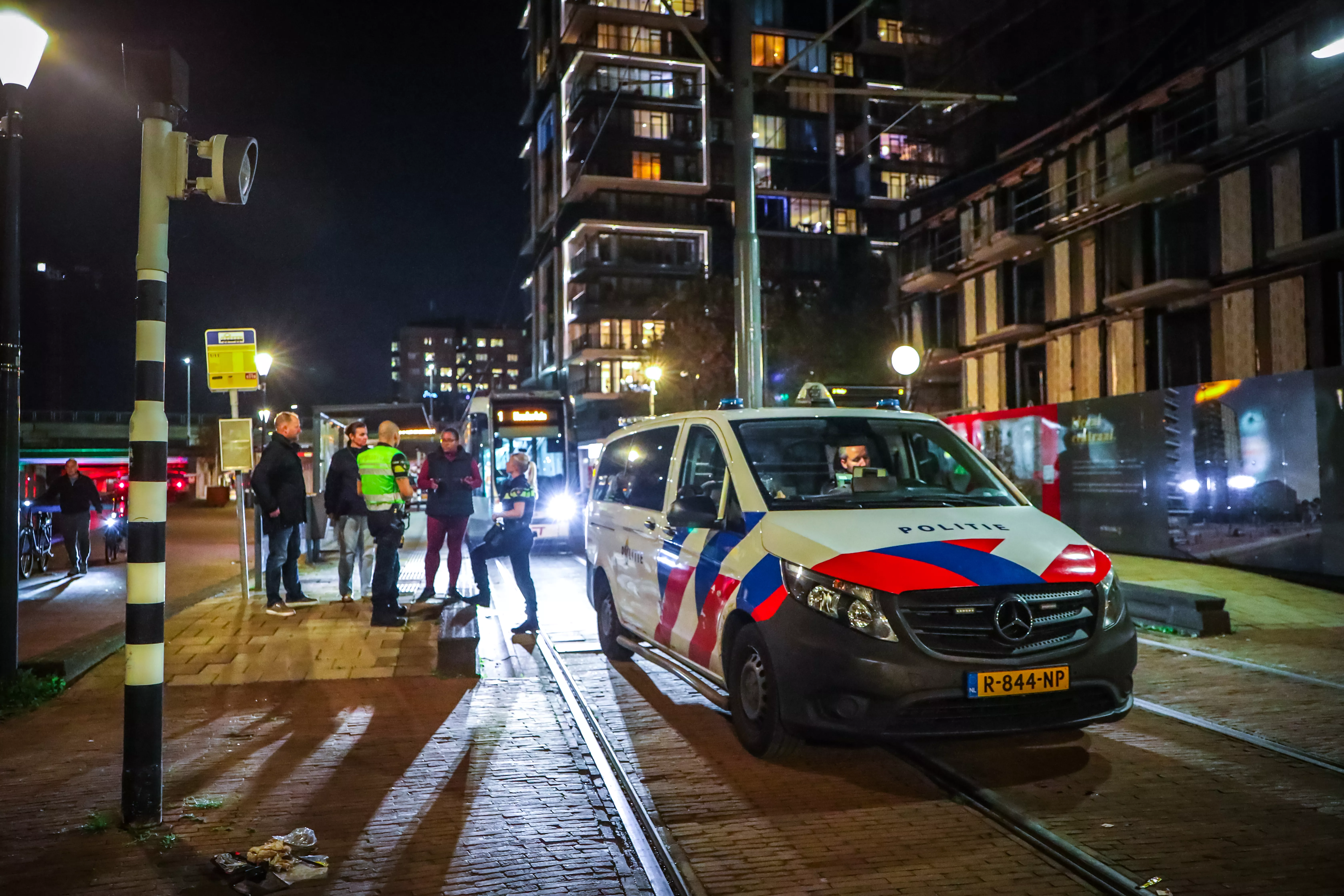 19-jarige man neergestoken bij vechtpartij op Stationsplein in Schiedam - foto 1