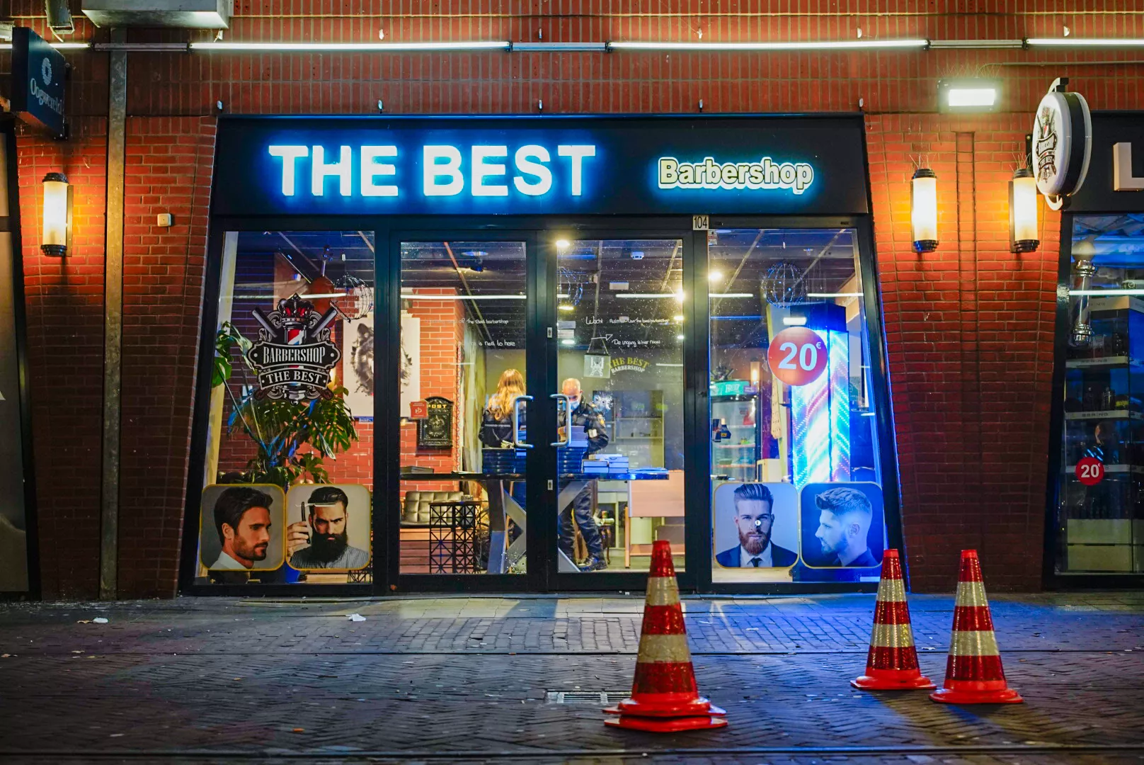Nieuwe schietpartij Vlaardingse kappersoorlog: Kapperszaak beschoten aan het Veerplein - foto 6