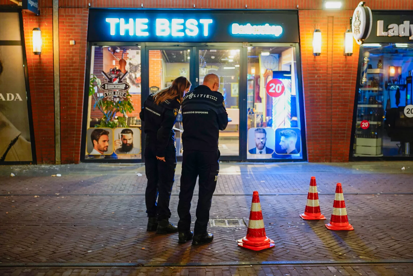Nieuwe schietpartij Vlaardingse kappersoorlog: Kapperszaak beschoten aan het Veerplein - foto 3
