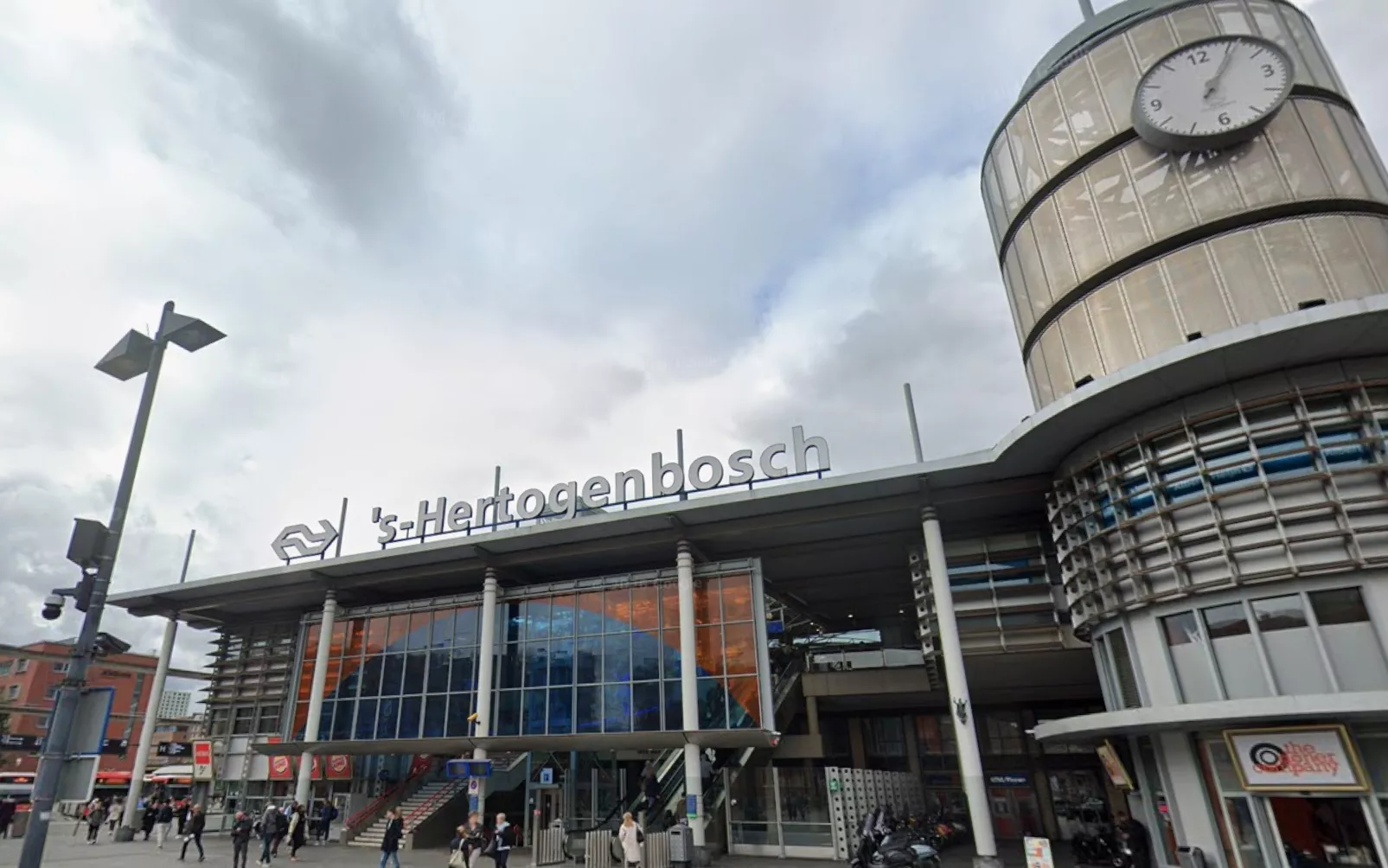 Centraal Station 's-Hertogenbosch waar twee vrouwen zijn aangehouden voor het mishandelen van een treinreiziger.