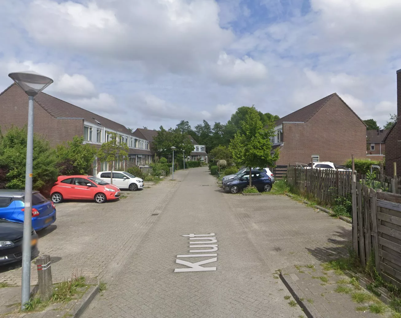 Straatbeeld van de Kluut in Hoorn waar de steekpartij in een woning plaatsvond.