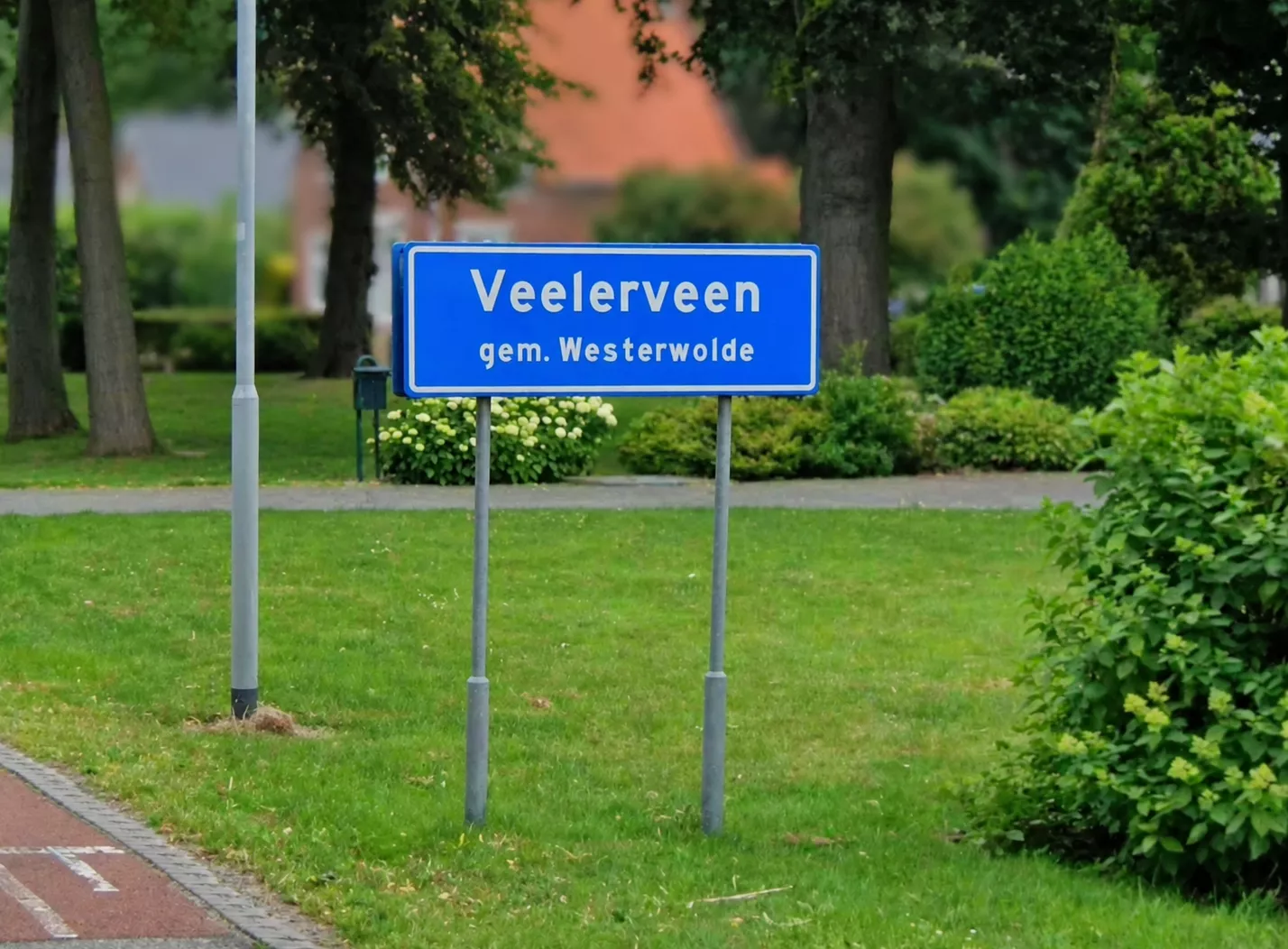Plaatsnaambord van Veelerveen, het Groningse dorp waar de lugubere moord door Gerke M. plaatsvond.