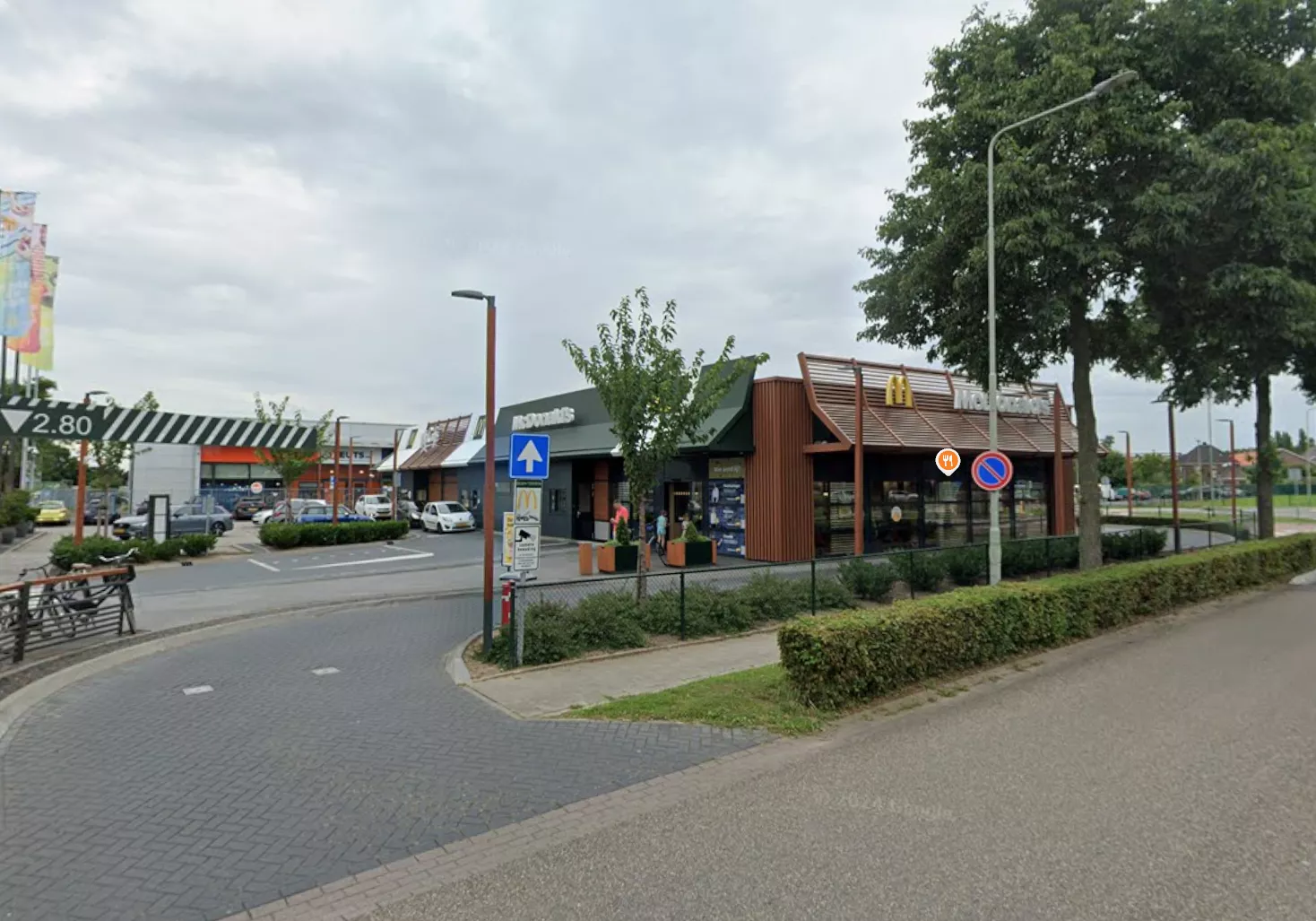 Het filiaal van de McDonald's in Echt, de locatie waar de steekpartij in de vroege ochtend plaatsvond.