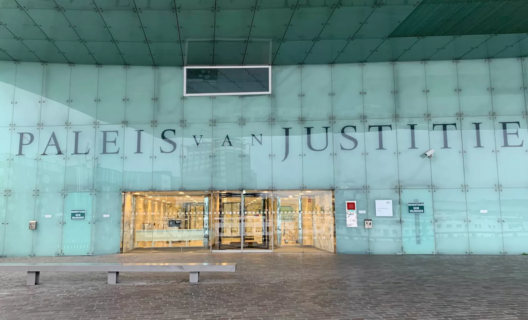 Het Paleis van Justitie (Gerechtshof Amsterdam) waar het hoger beroep tegen de Hoornse dansleraar diende.