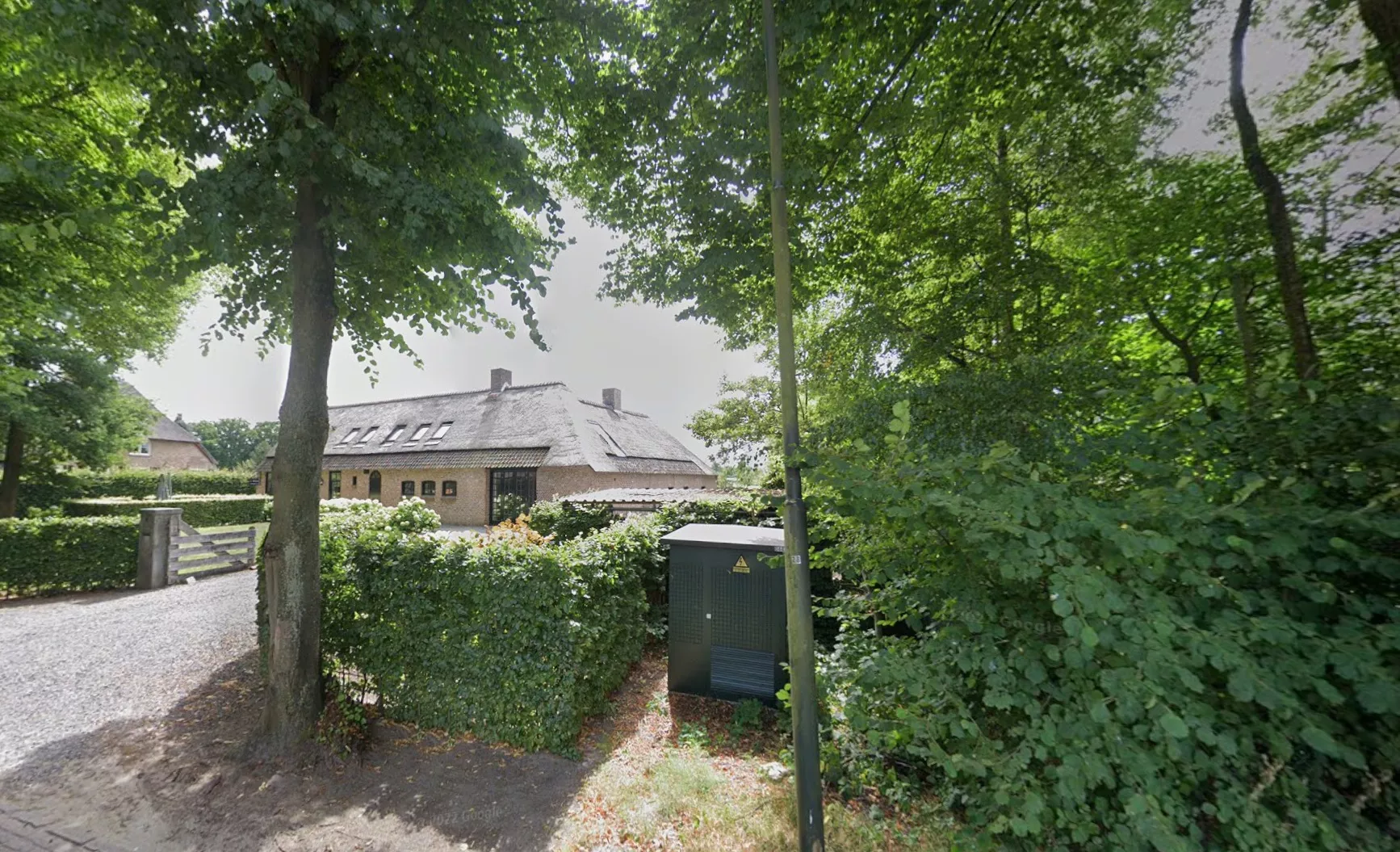 De monumentale woonboerderij aan de Spurkstraat in Den Dungen, waar in 2001 de 54-jarige neurologe Ingrid Hakkert in haar slaapkamer werd doodgeschoten.