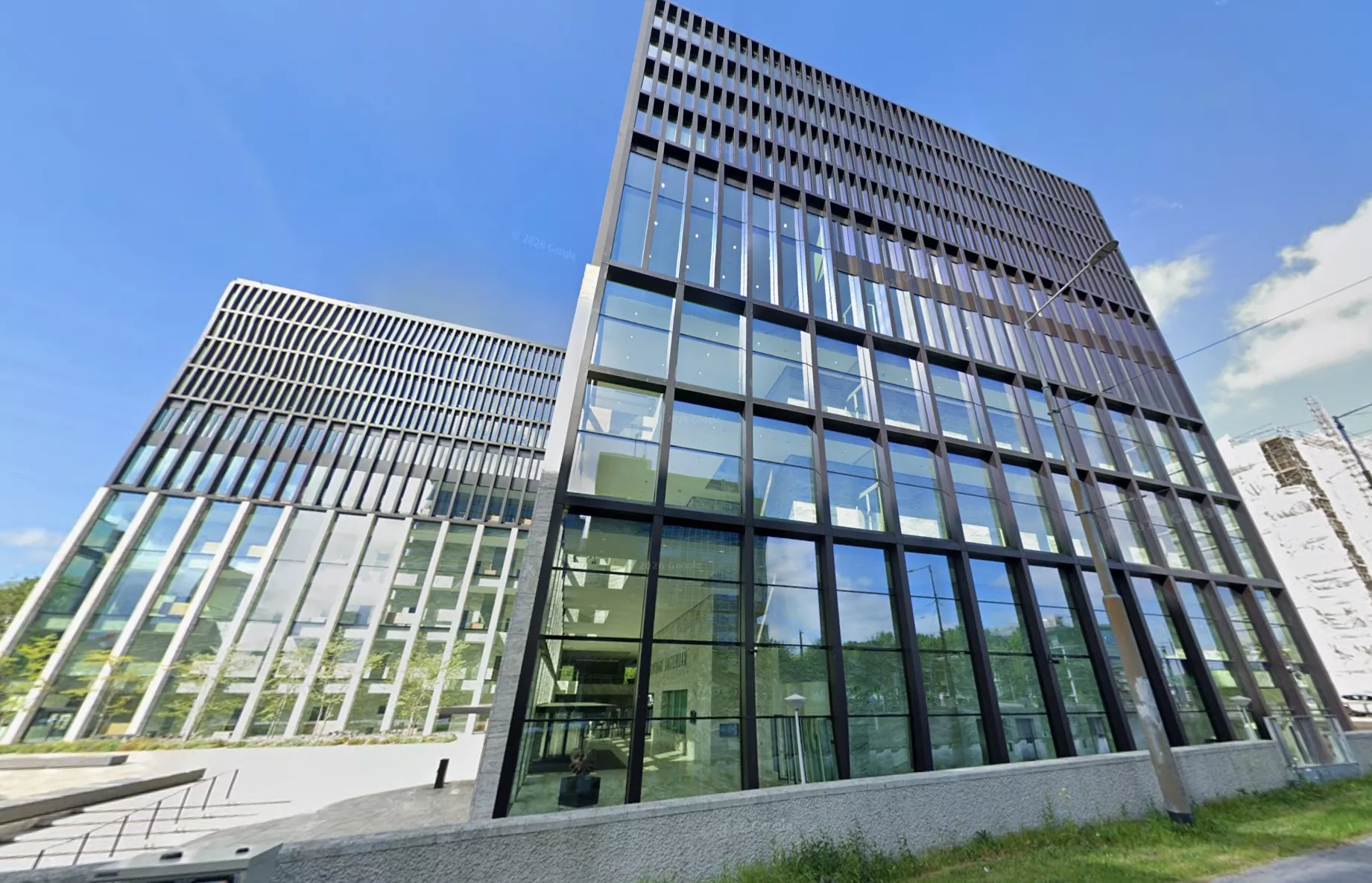 Het gerechtsgebouw van de rechtbank Amsterdam waar de 19-jarige verdachte werd veroordeeld voor het uitlokken van de mishandeling.