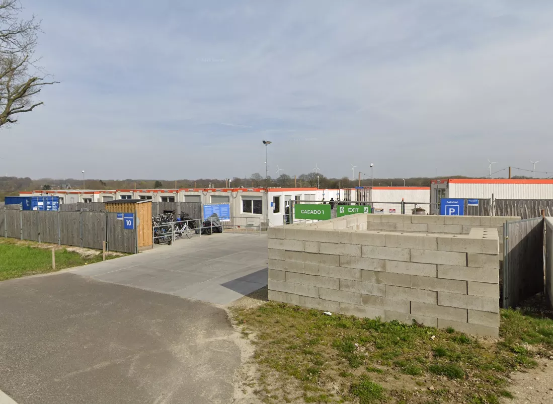 Een algemeen sfeerbeeld van een COA-opvanglocatie in Nederland, symbool voor de locatie in Simpelveld waar het incident plaatsvond.