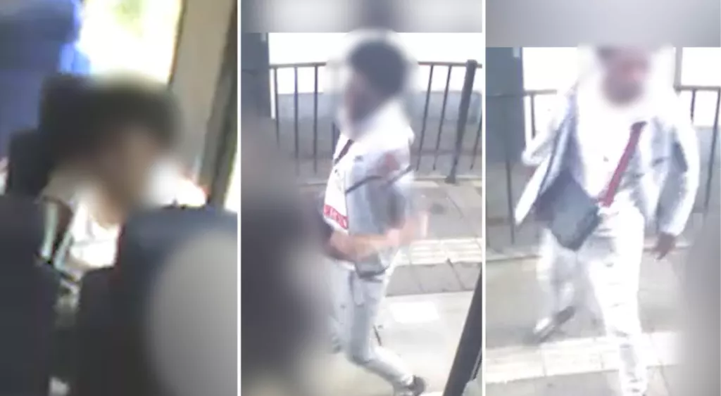 Een geblurde afbeelding uit bewakingscamerabeelden van de verdachte in een grijs Nike Tech Fleece pak op het station in Oisterwijk.
