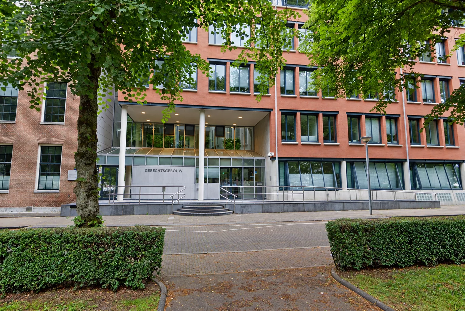 Buitenzijde van het gerechtsgebouw van de rechtbank in Groningen.