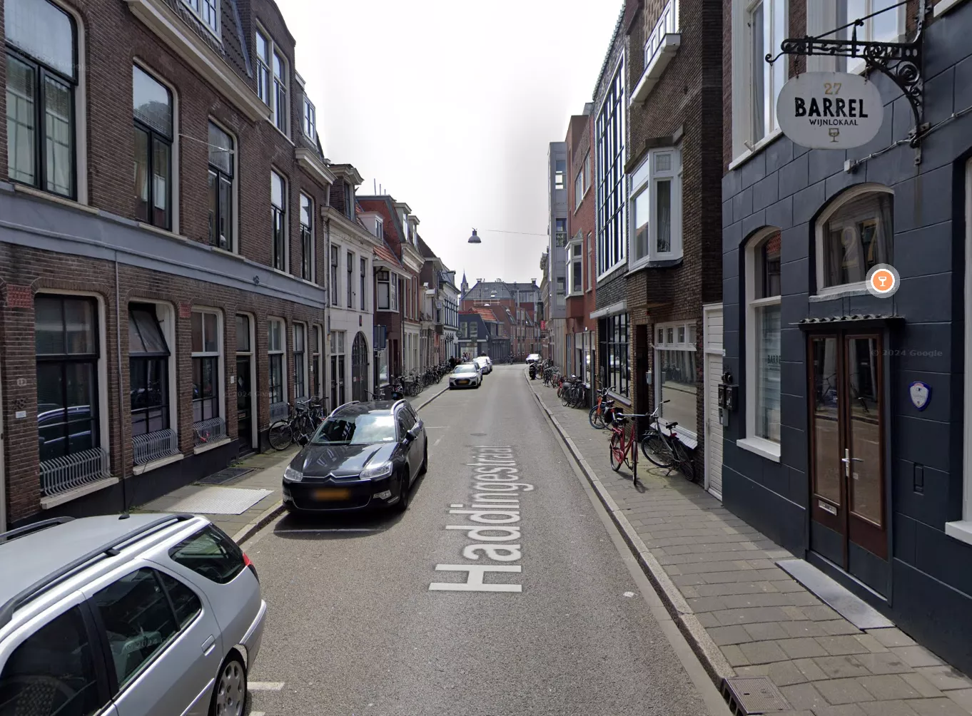 Sfeerbeeld van de Haddingestraat in Groningen met de terrassen nabij café d'Olle Grieze.
