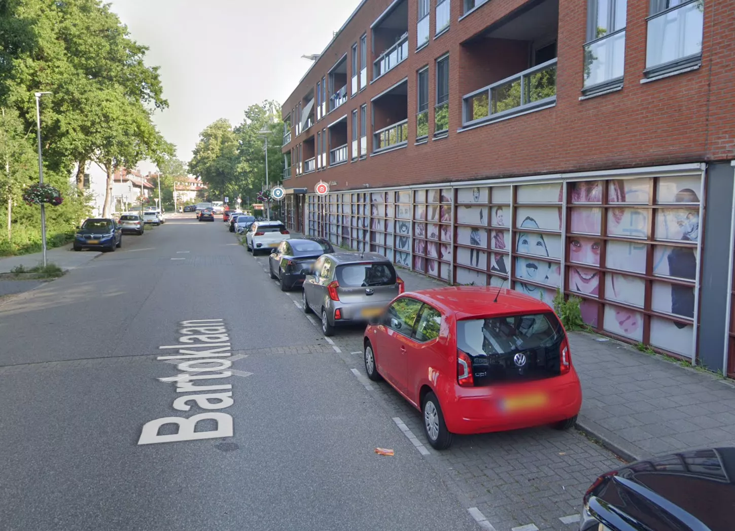 De buitenkant van de tandartspraktijk aan de Bartóklaan in de Utrechtse wijk Oog in Al waar het steekincident plaatsvond.