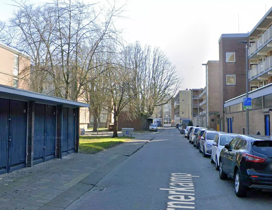 Sfeerbeeld van de Vaarnerkamp in Rotterdam, de straat waar het fatale incident zaterdagavond plaatsvond.
