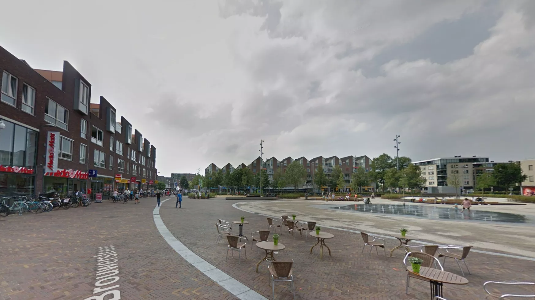 De Brouwerstraat in Ede na een steekpartij ter hoogte van de MediaMarkt.