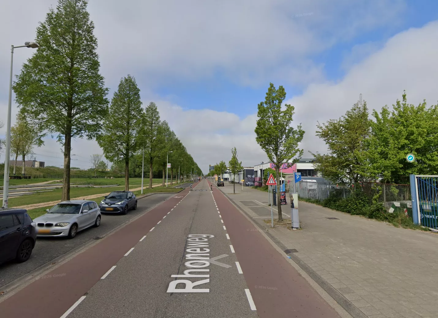Buitenzijde van het partycentrum aan de Rhôneweg in Amsterdam.