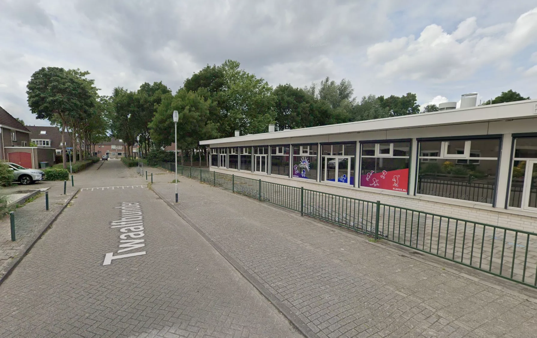 Nabij basisschool De Wildert in de Haagse Beemden, waar een 15-jarige jongen een 14-jarige levensgevaarlijk neerstak.