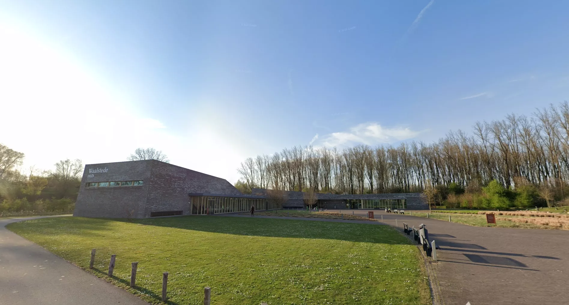Het crematorium aan de Staddijk in Nijmegen na een vechtpartij.