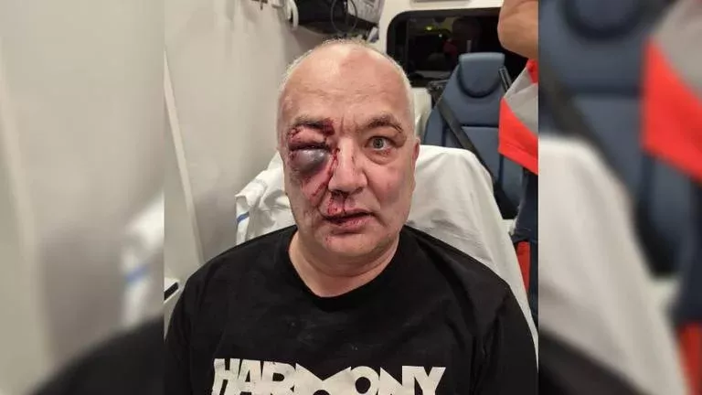 Verpleegkundige Jan in de ambulance voor medische verzorging na de brute mishandeling door een patiënt op het terrein van GGZ-instelling Huize Padua in Boekel.