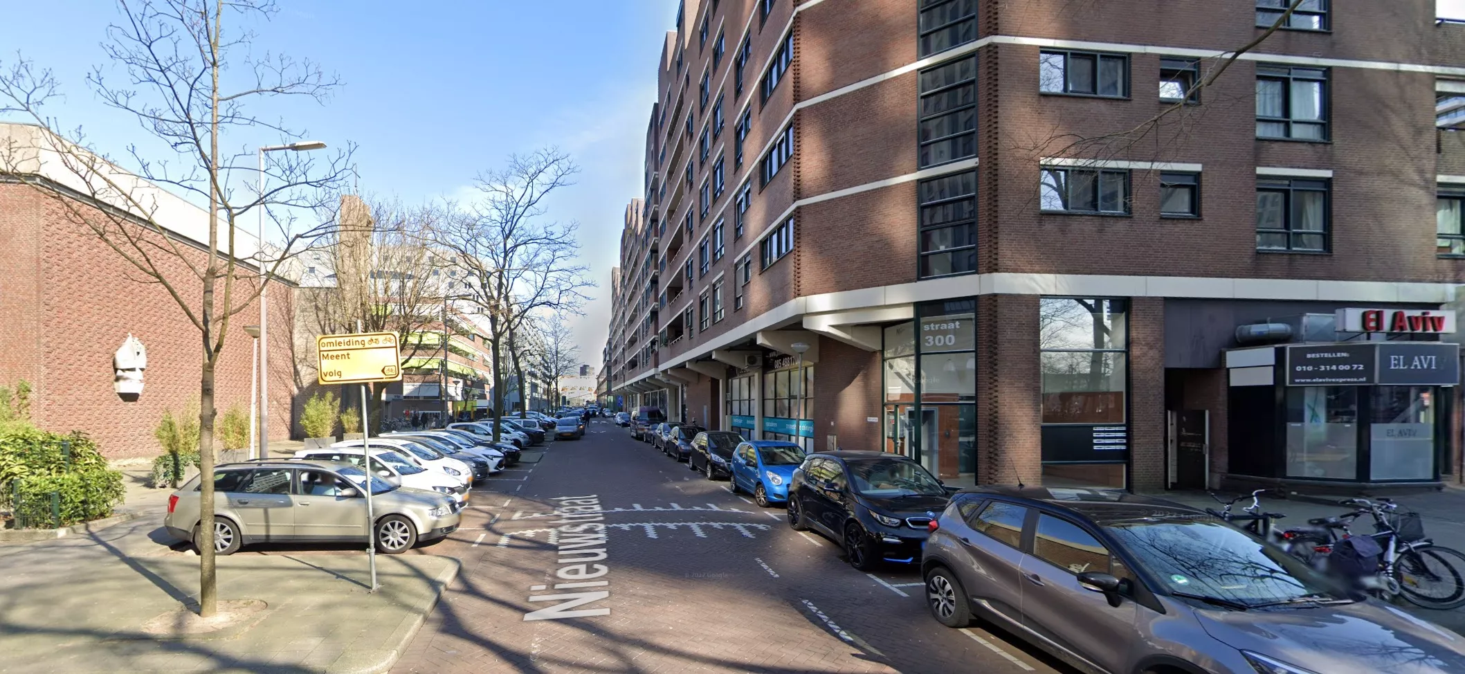 De Nieuwstraat in het centrum van Rotterdam na een schietpartij waarbij een kogel een raam raakte.