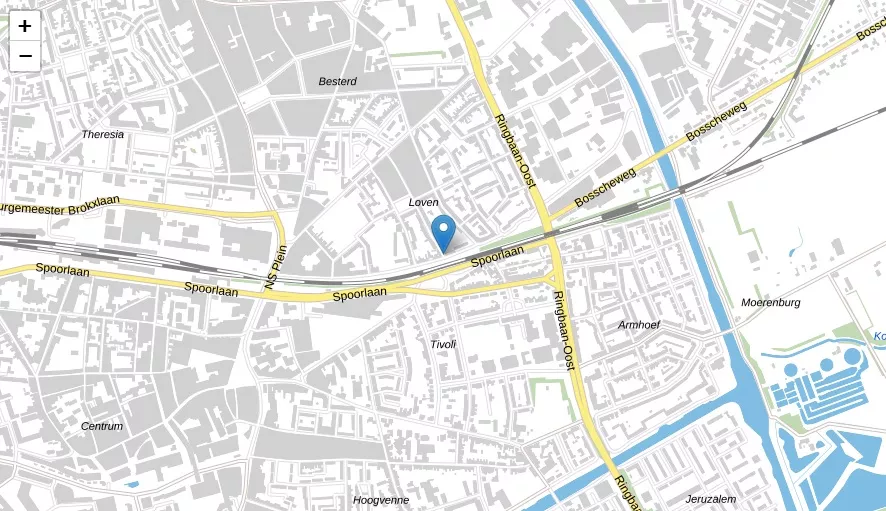 Opsporingsoproep van de politie na een mishandeling in de Zuid-Oosterstraat in Tilburg, waarbij beelden van verdachten zijn getoond.