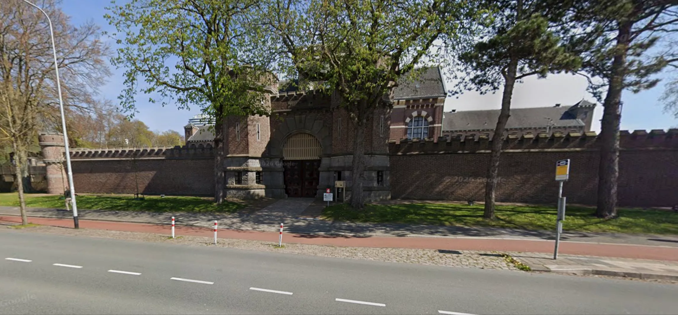De Mesdag aan de Helperlinie in Groningen na een ernstig steekincident.